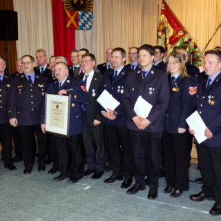Geehrte und Verabschiedete Personen auf der Frühjahrsdienstversammlung 2019 der Feuerwehren des Landkreises Donau-Ries
